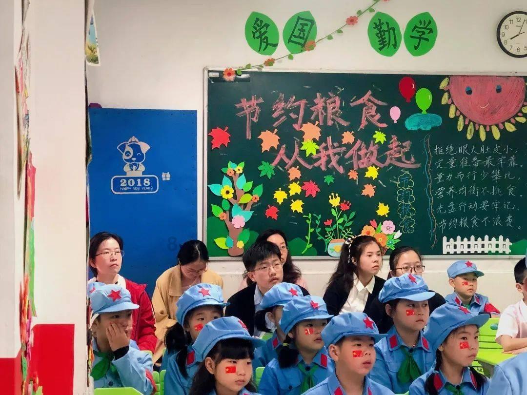 郏县东城街道:义写春联送温暖 浓浓墨香迎新春